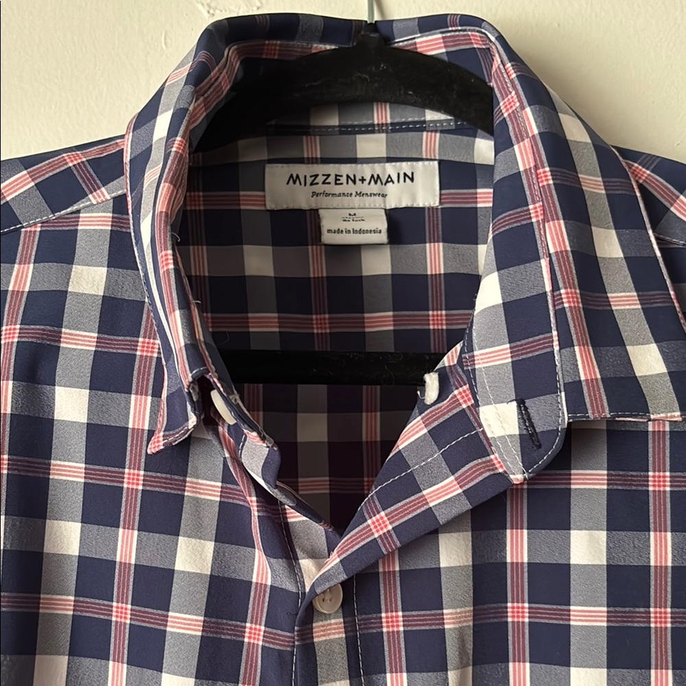 Mizzen+Main Blue and Red Casual Button Down Shirt
